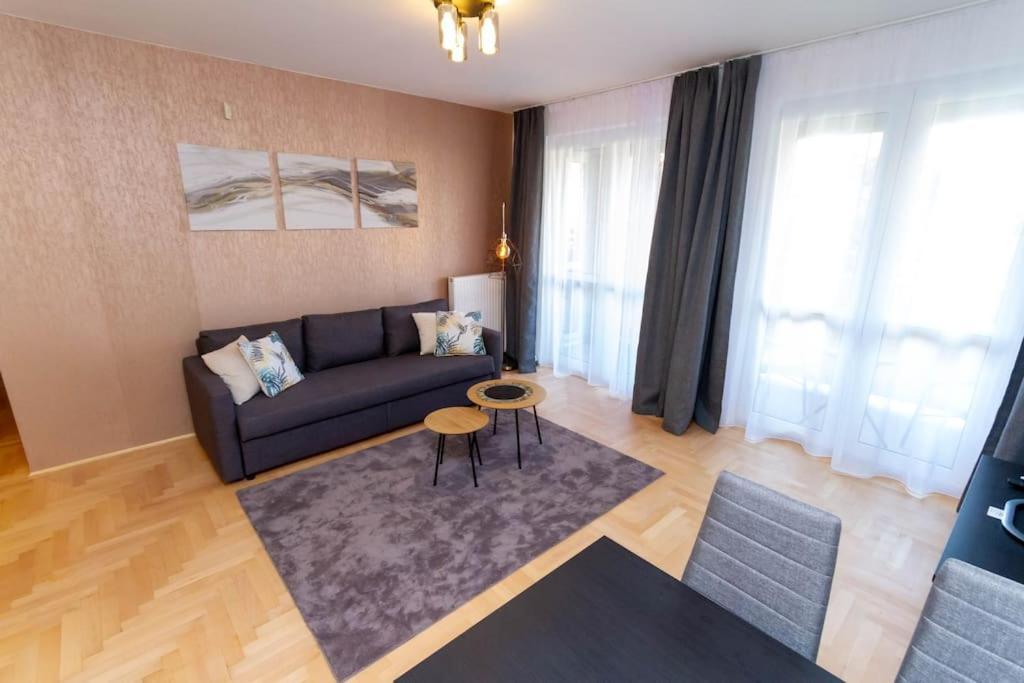 Gozsdu White Raven 3 - Terrace And Free Underground Parking Apartment Budapest Exterior photo