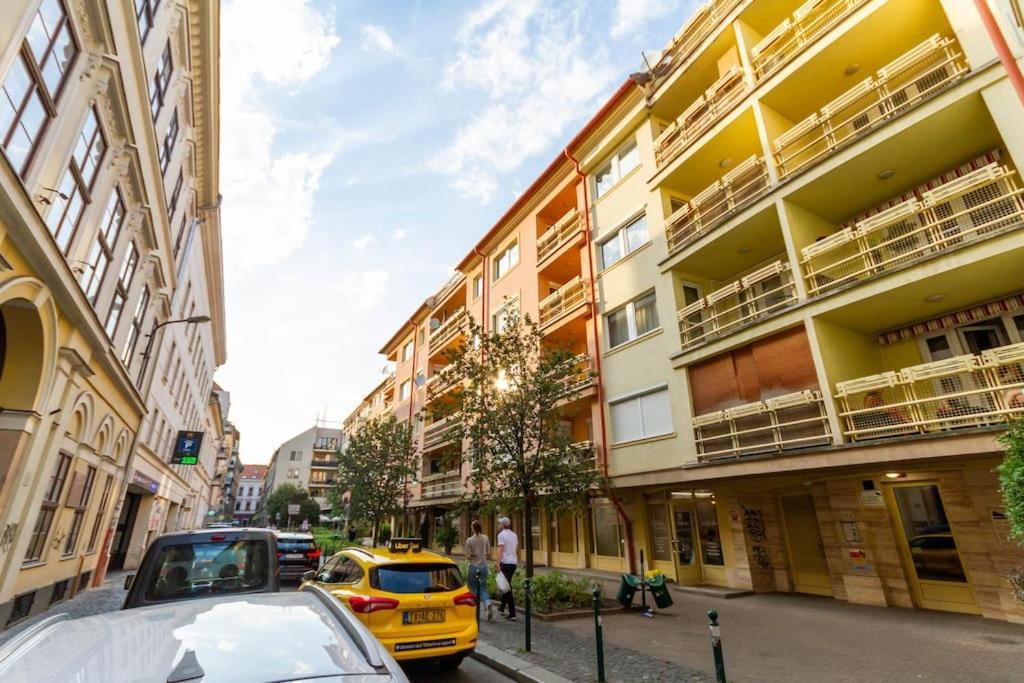 Gozsdu White Raven 3 - Terrace And Free Underground Parking Apartment Budapest Exterior photo